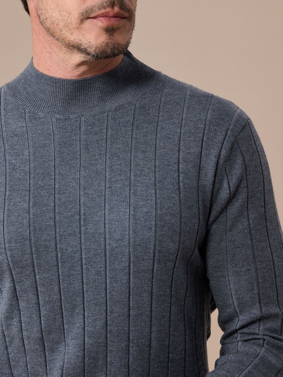 Loops Lierna Mock-Neck Knit