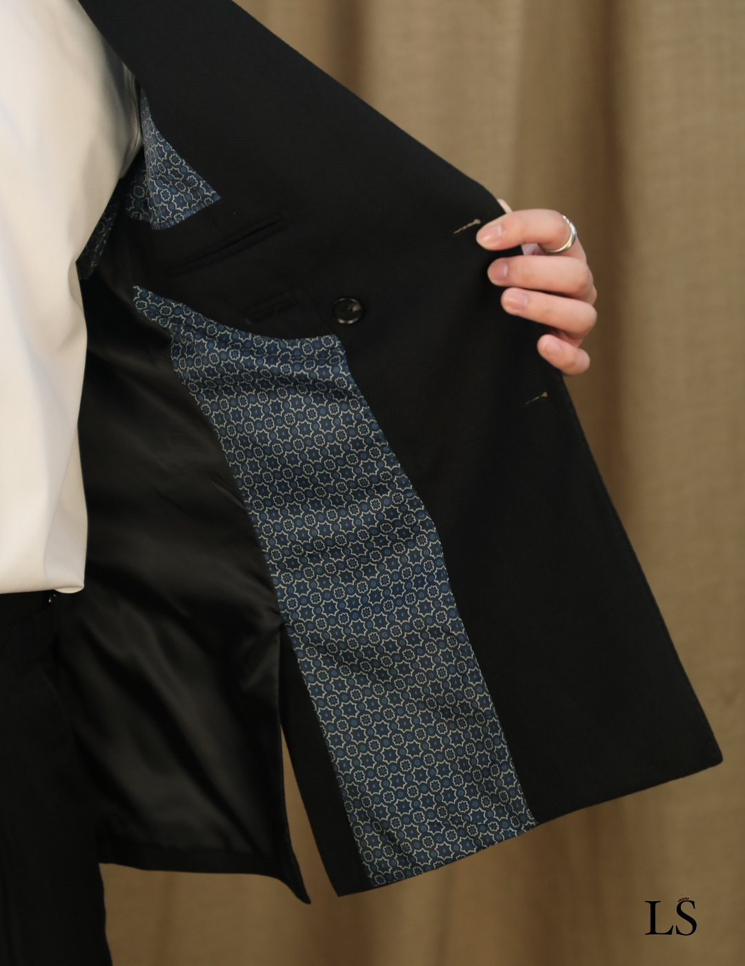 Terno Gênova Preto de Abotoamento Duplo