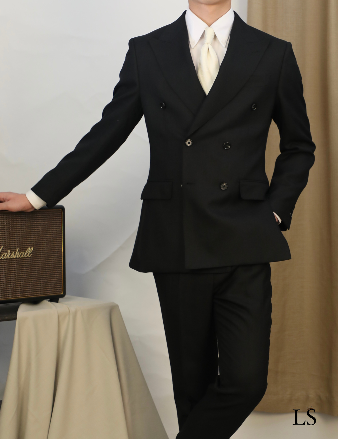 Terno Gênova Preto de Abotoamento Duplo