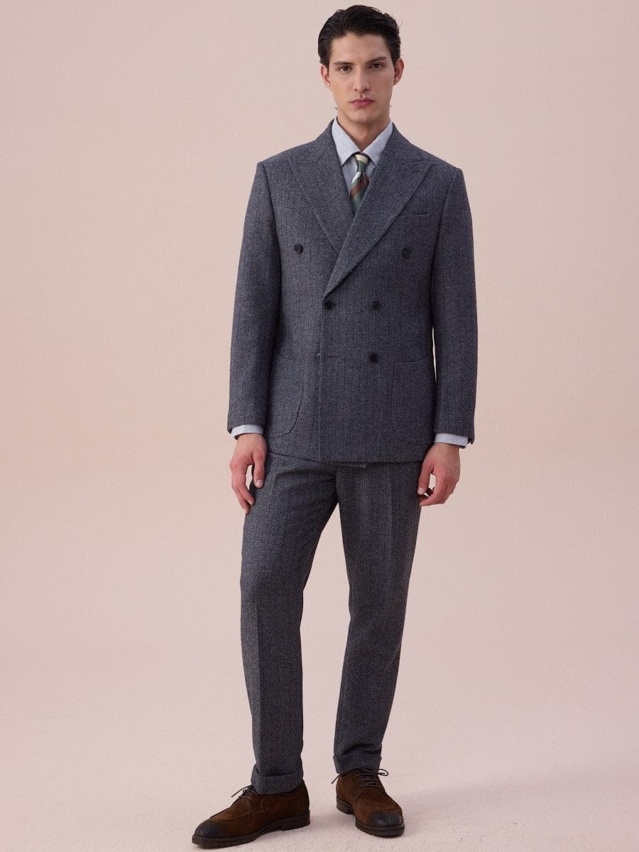 Terno de lã com padrão espinha de peixe e abotoamento duplo, estilo Veneza