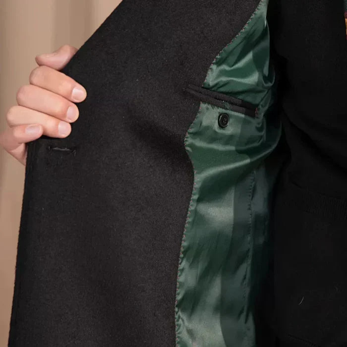 Sobretudo preto de abotoamento duplo com lapela de pico