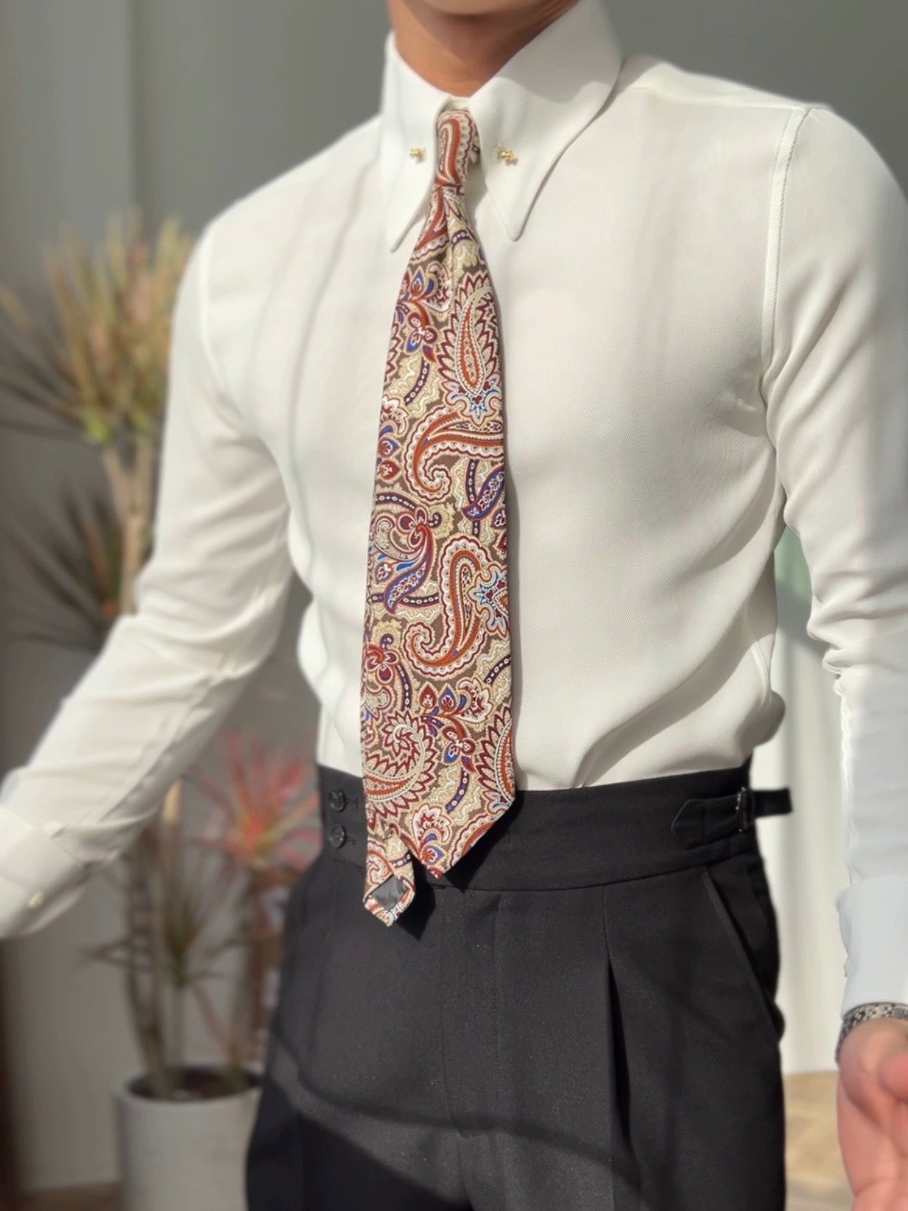 Pointed Collar Shirt with Collar Bar